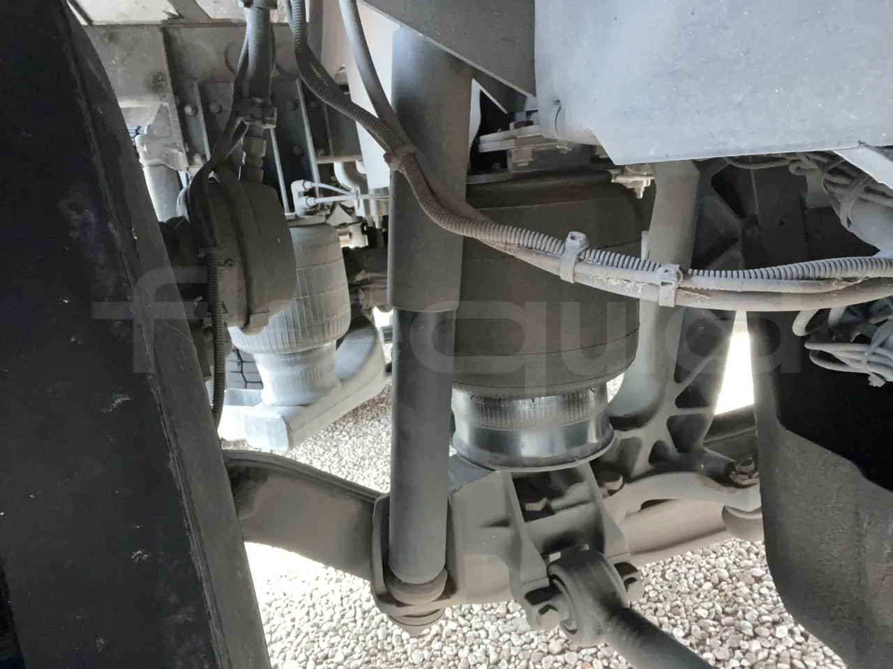 Irizar i6 14.37/480 - EUR5 - 353kW - 13.870m - axel 3 shock absorbers 1 left