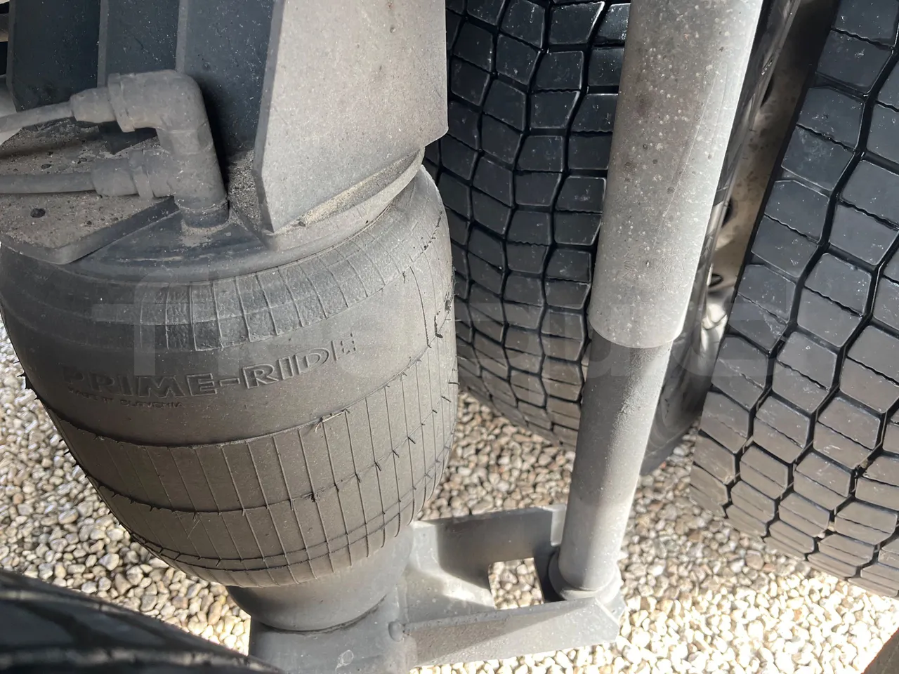 Irizar i6 14.37/480 - EUR5 - 353kW - 13.870m - axel 3 shock absorbers 2 right