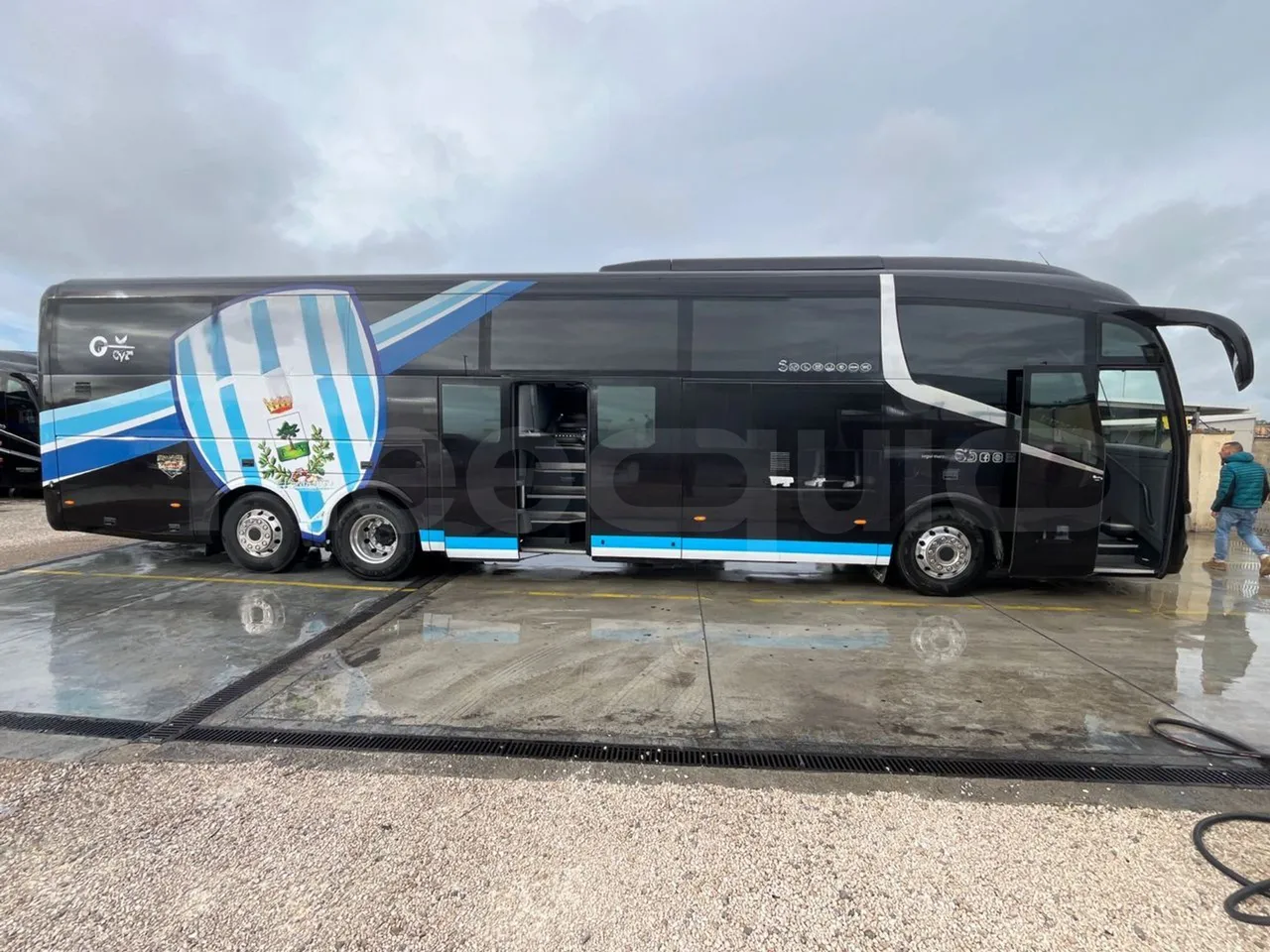 Irizar i6 14.37/480 - EUR5 - 353kW - 13.870m - right side doors open