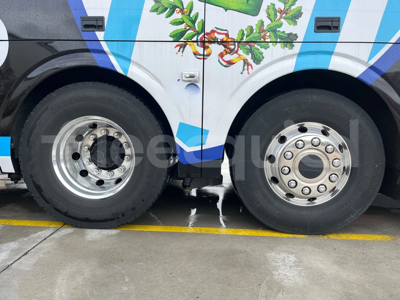 Irizar i6 14.37/480 - EUR5 - 353kW - 13.870m - rear left tire photo
