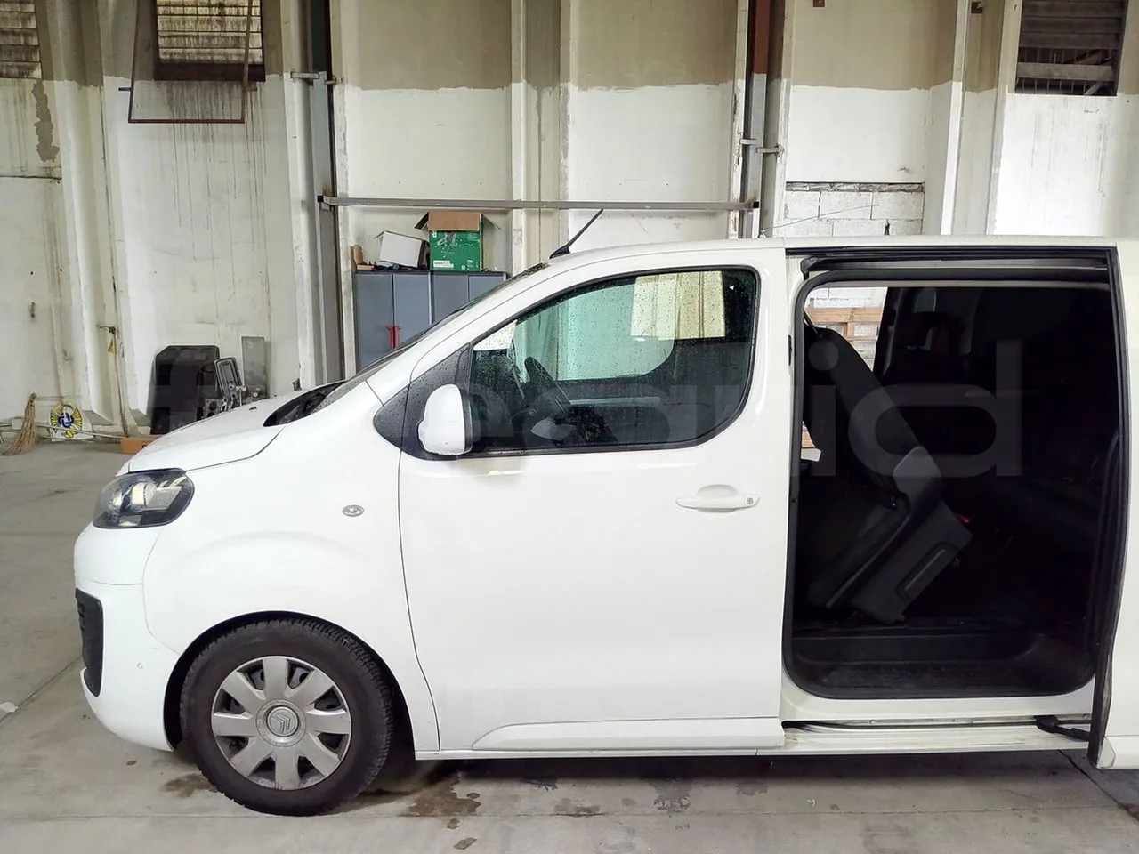 Citroën Spacetourer Jumpy - Euro6 - kw110 - 4.9mt - front door 1 open