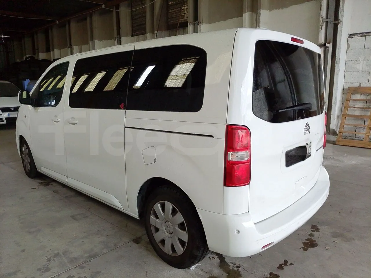 Citroën Spacetourer Jumpy - Euro6 - kw110 - 4.9mt - 3/4 right rear doors closed