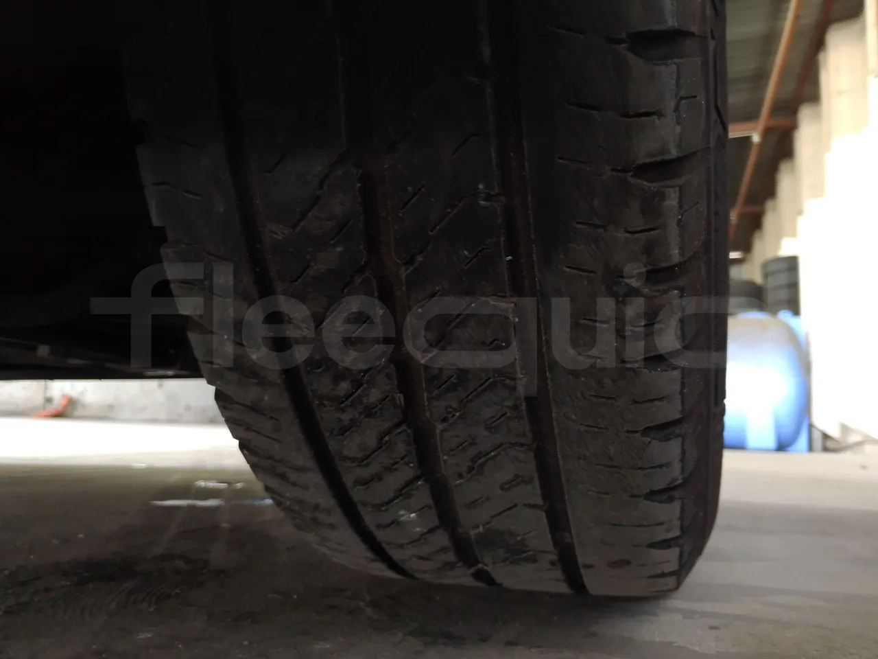 Citroën Spacetourer Jumpy - Euro6 - kw110 - 4.9mt - tread condition front tires right