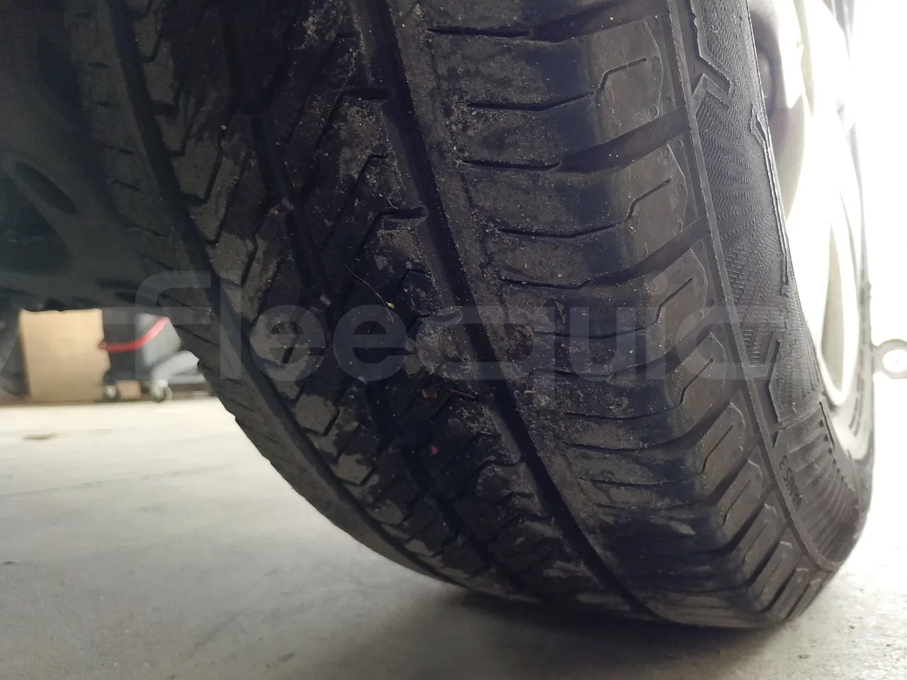 Citroën Spacetourer Jumpy - Euro6 - kw110 - 4.9mt - tread condition second axle tires left
