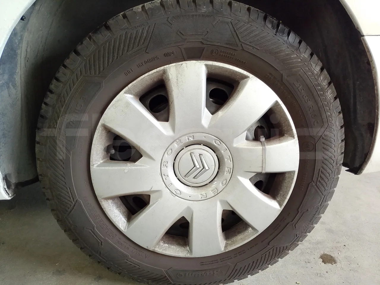 Citroën Spacetourer Jumpy - Euro6 - kw110 - 4.9mt - tread condition second axle tires right