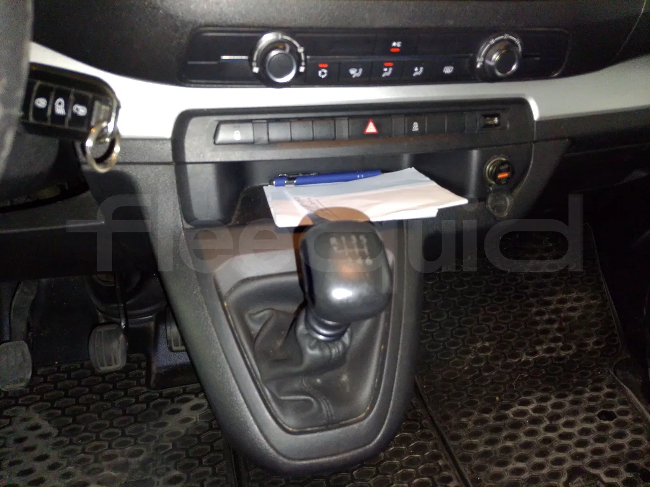 Citroën Spacetourer Jumpy - Euro6 - kw110 - 4.9mt - power outlets detail