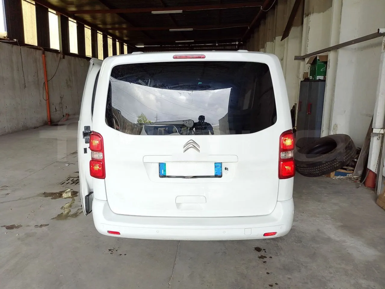 Citroën Spacetourer Jumpy - Euro6 - kw110 - 4.9mt - rear hatch closed