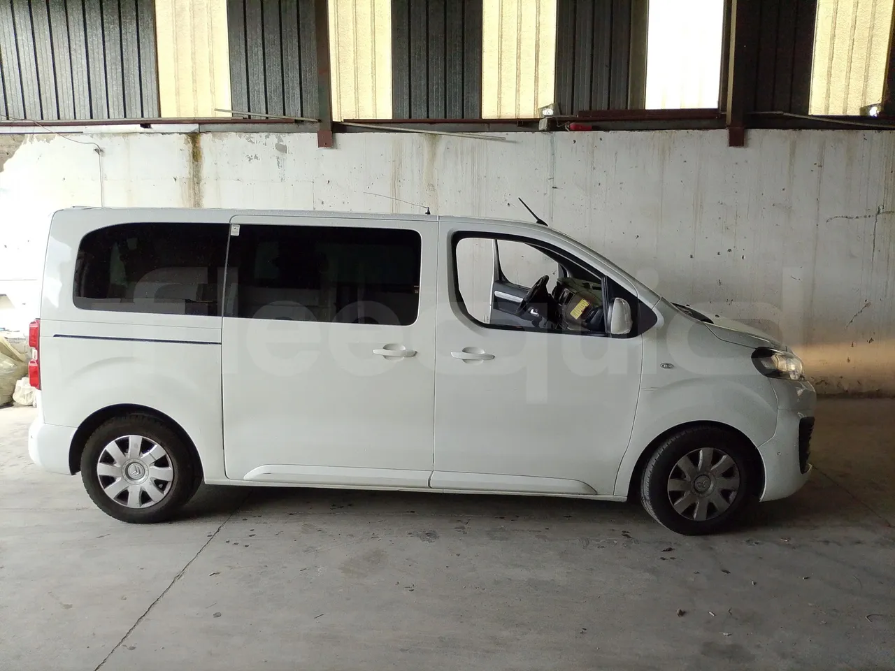 Citroën Spacetourer Jumpy - Euro6 - kw110 - 4.9mt - right side doors closed