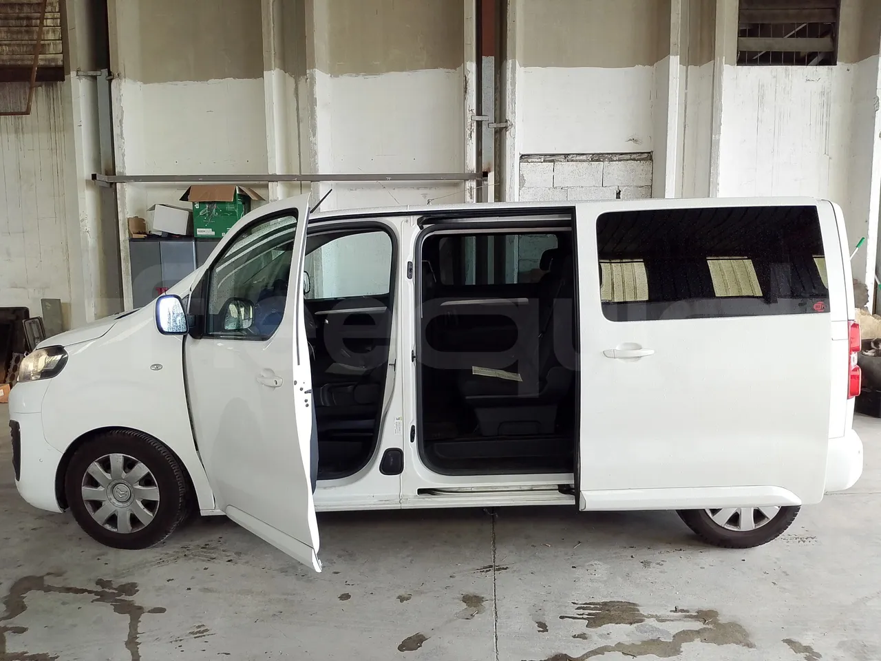 Citroën Spacetourer Jumpy - Euro6 - kw110 - 4.9mt - right side doors open