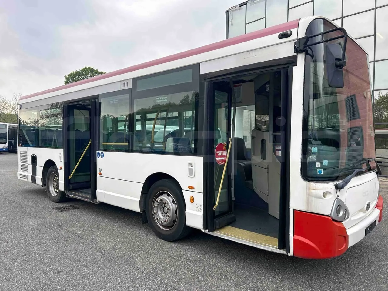 Heuliez GX127 GX127  - Euro5 - 160kW - 9.420mt - 3/4 right front doors open