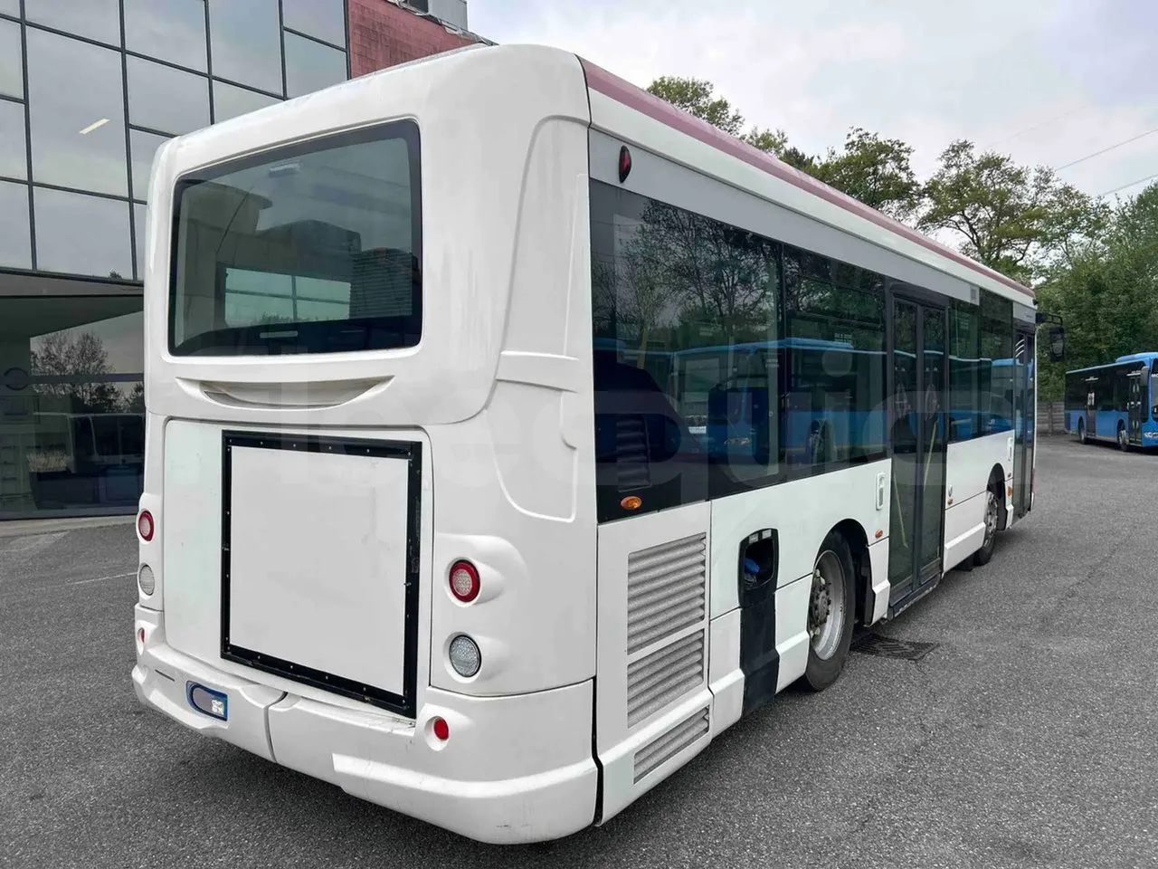 Heuliez GX127 GX127  - Euro5 - 160kW - 9.420mt - 3/4 right rear doors closed