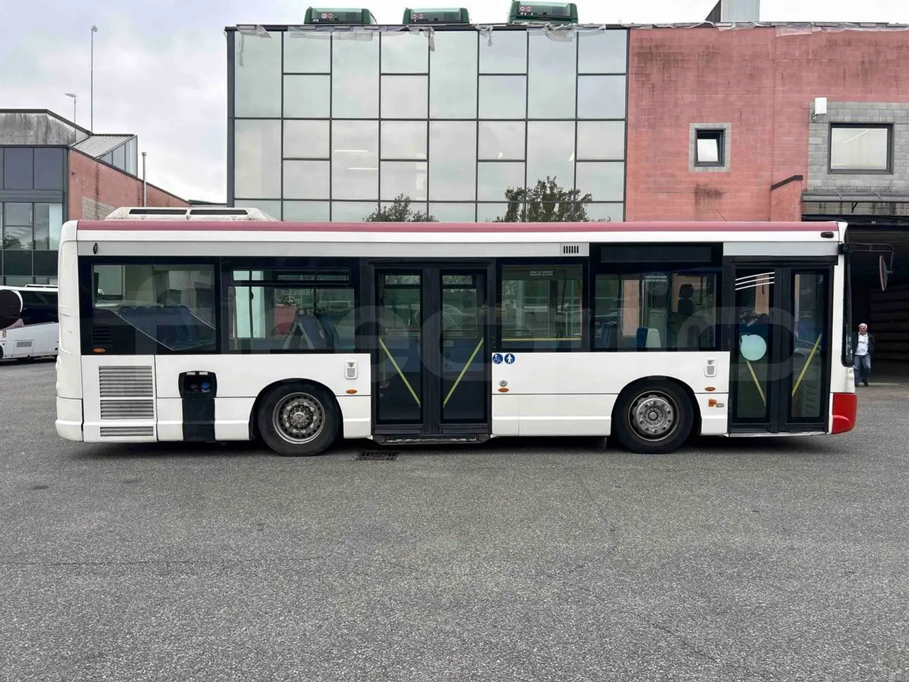 Heuliez GX127 GX127  - Euro5 - 160kW - 9.420mt - right side doors closed