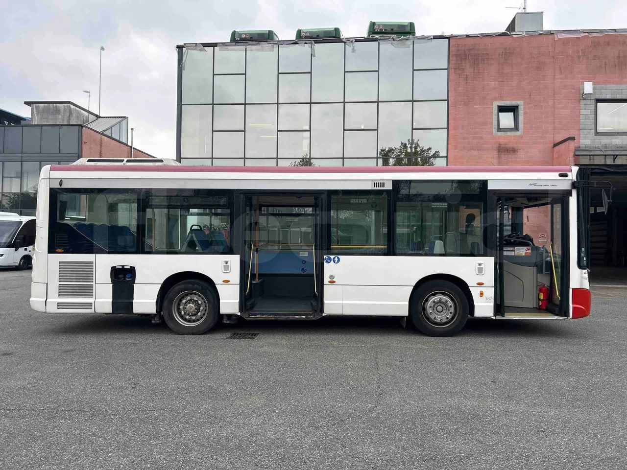 Heuliez GX127 GX127  - Euro5 - 160kW - 9.420mt - right side doors open