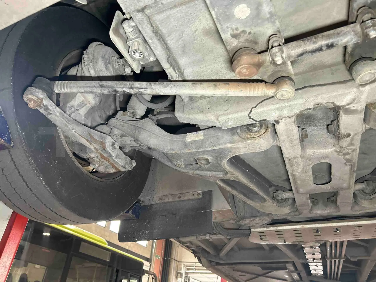 Heuliez GX127 GX127  - Euro5 - 160kW - 9.420mt - front axle right side