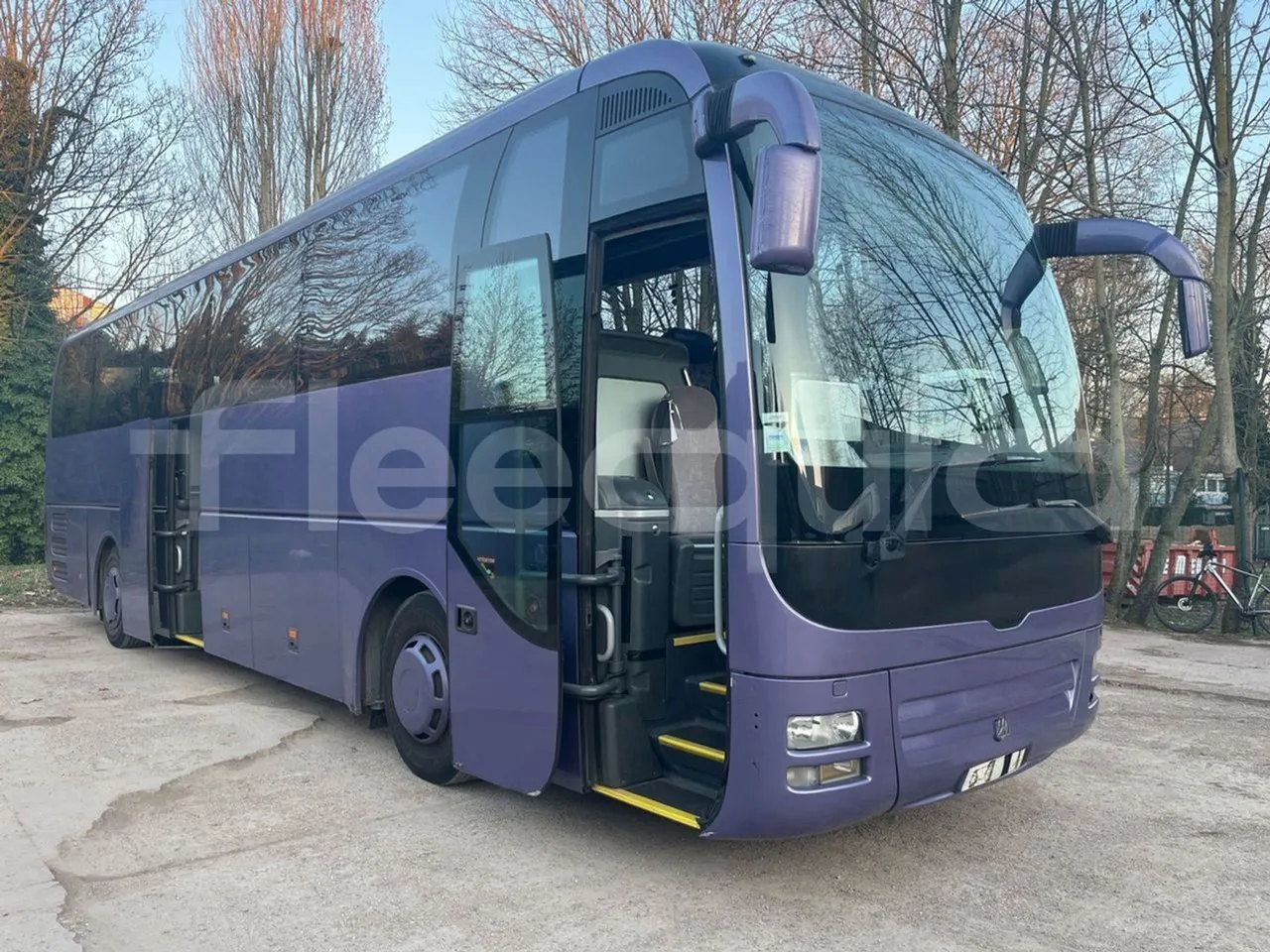 Man Lion's Coach B.2007 - EUR5 - 294kW - 12.000m - 3/4 right front doors open