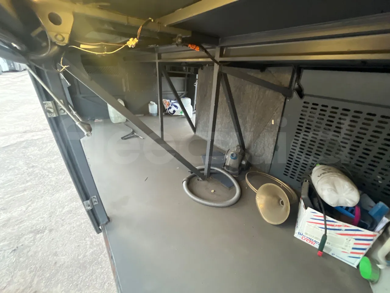 Man Lion's Coach B.2007 - EUR5 - 294kW - 12.000m - air conditioning compressor