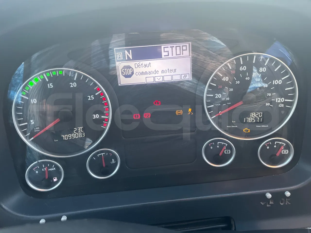 Man Lion's Coach B.2007 - EUR5 - 294kW - 12.000m - dashboard lights on