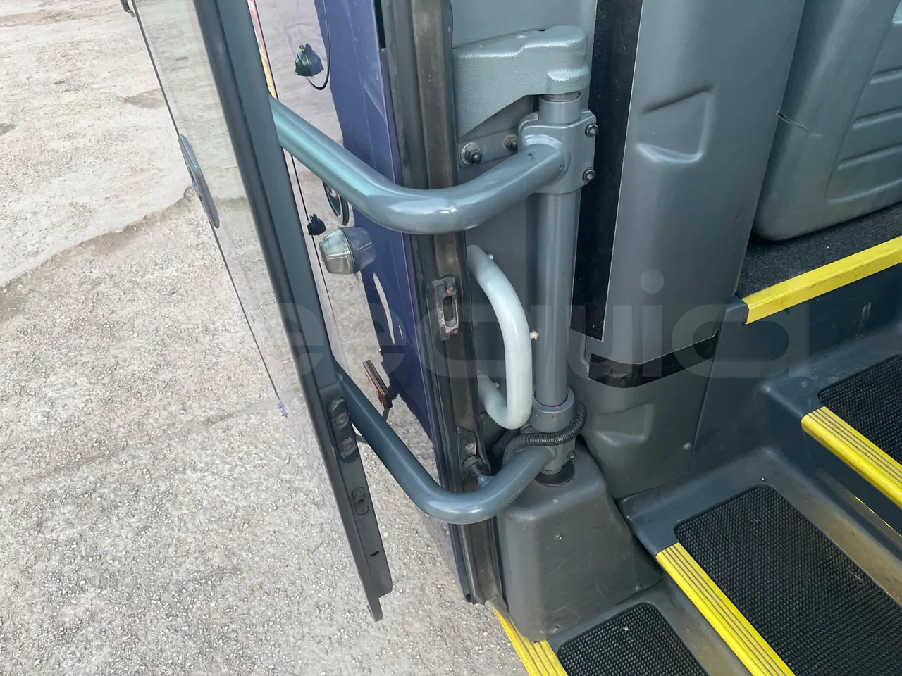 Man Lion's Coach B.2007 - EUR5 - 294kW - 12.000m - door mechanism photo