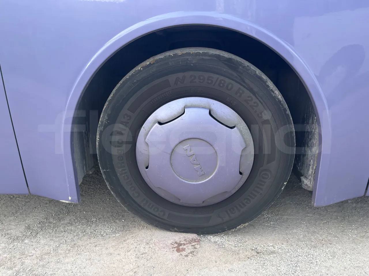 Man Lion's Coach B.2007 - EUR5 - 294kW - 12.000m - tread condition front tires left