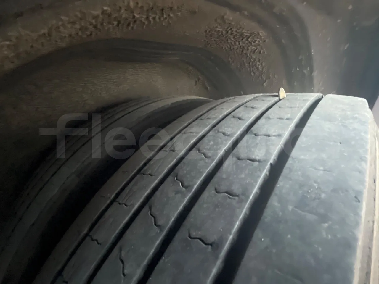 Man Lion's Coach B.2007 - EUR5 - 294kW - 12.000m - tread condition front tires right