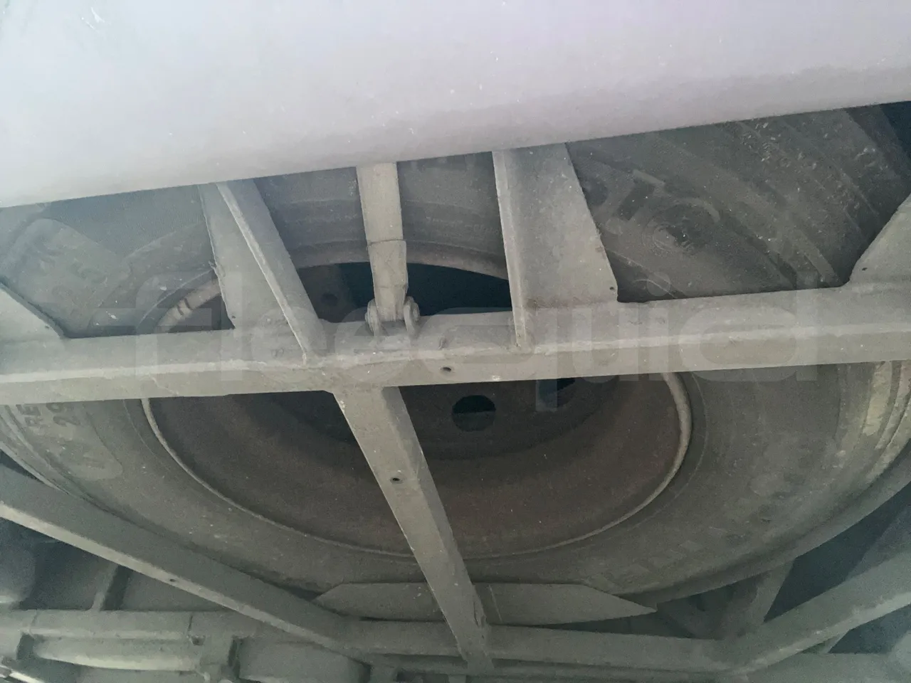 Man Lion's Coach B.2007 - EUR5 - 294kW - 12.000m - tread condition third axle tires left