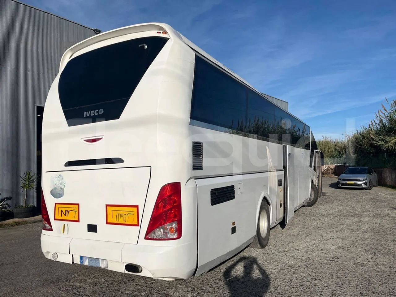 Iveco 397E 397E12.45 - Euro4 - 331kW - 12.850mt - 3/4 right rear doors open