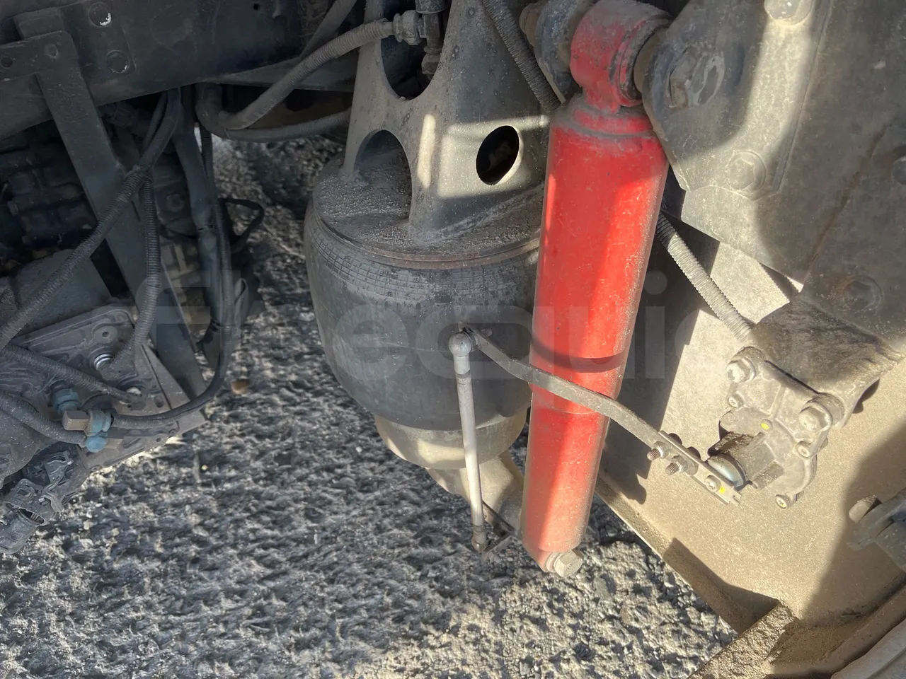 Iveco 397E 397E12.45 - Euro4 - 331kW - 12.850mt - axel 2 air springs 1 left