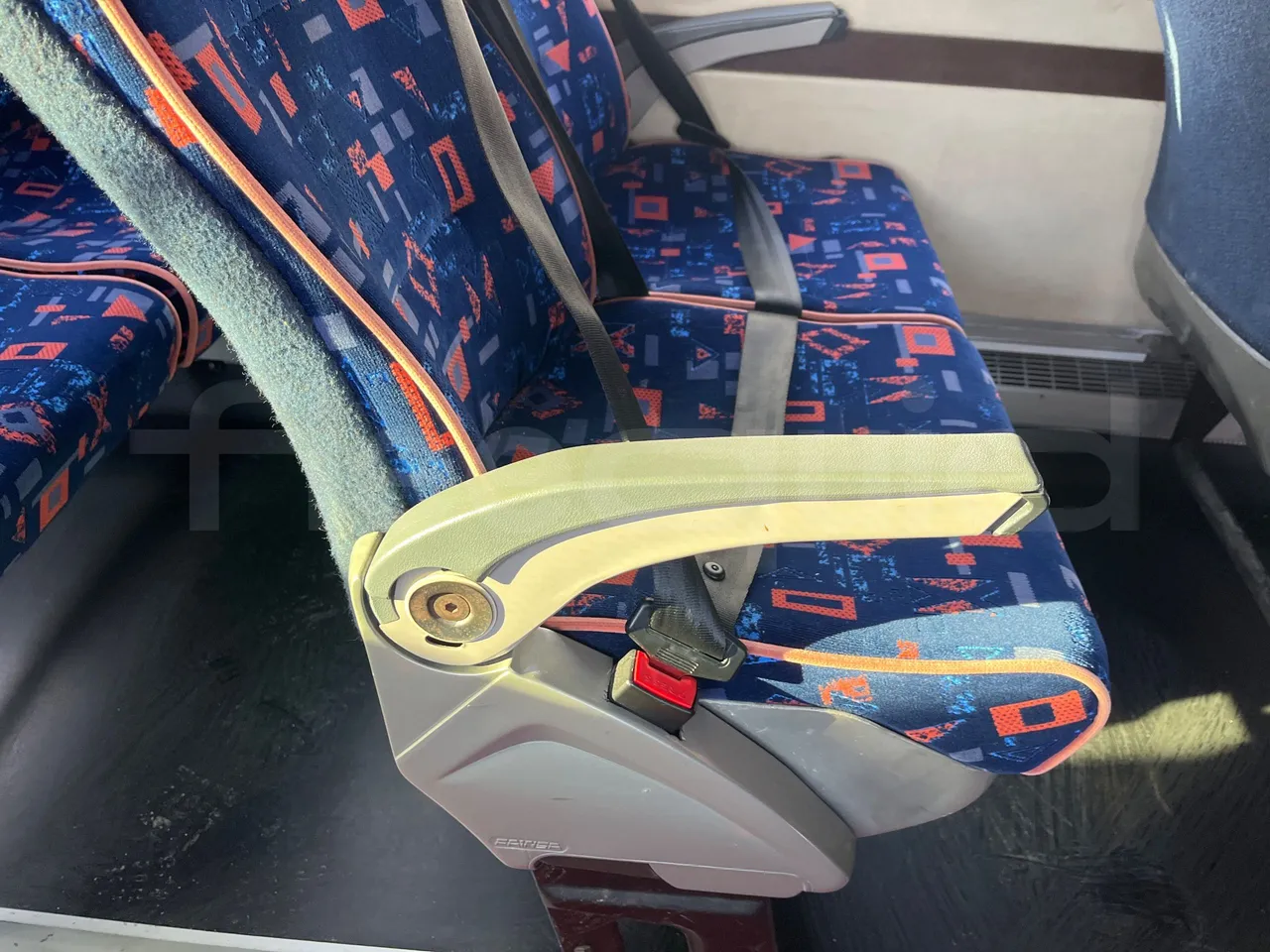 Iveco 397E 397E12.45 - Euro4 - 331kW - 12.850mt - armrest detail photo