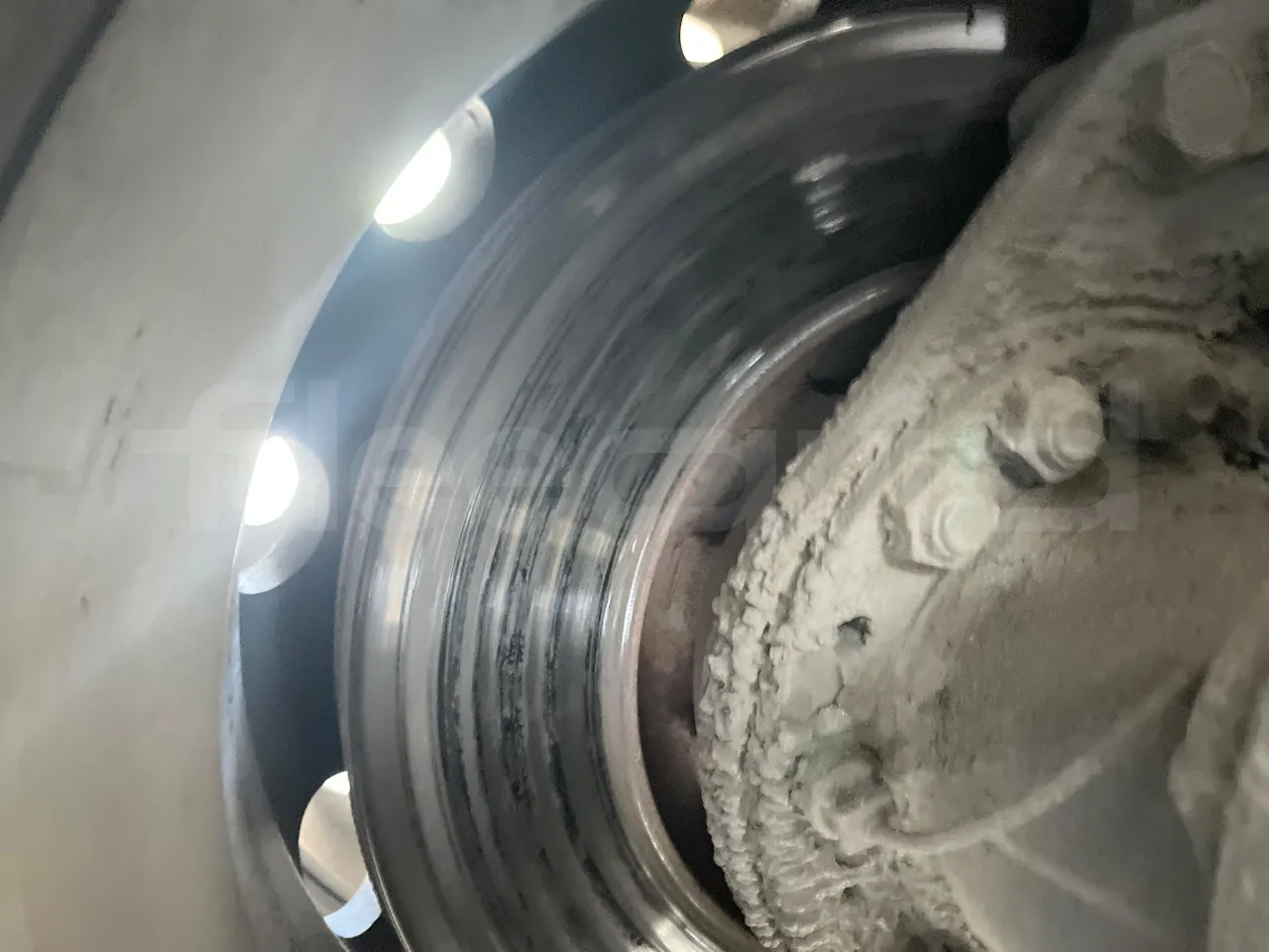 Iveco 397E 397E12.45 - Euro4 - 331kW - 12.850mt - axle 2 caliper brakes left