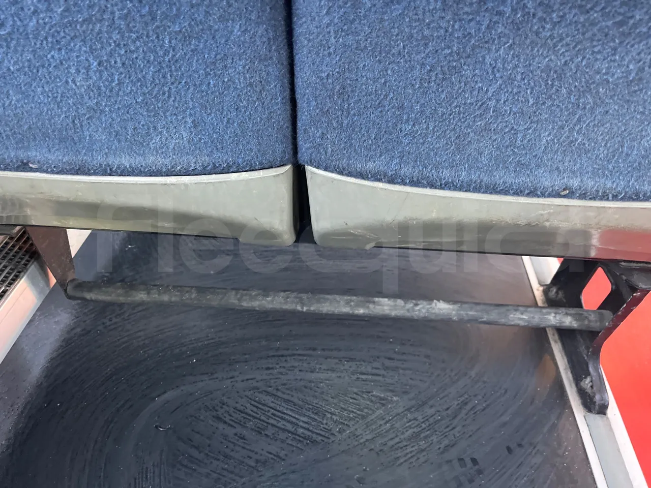 Iveco 397E 397E12.45 - Euro4 - 331kW - 12.850mt - footrest detail photo