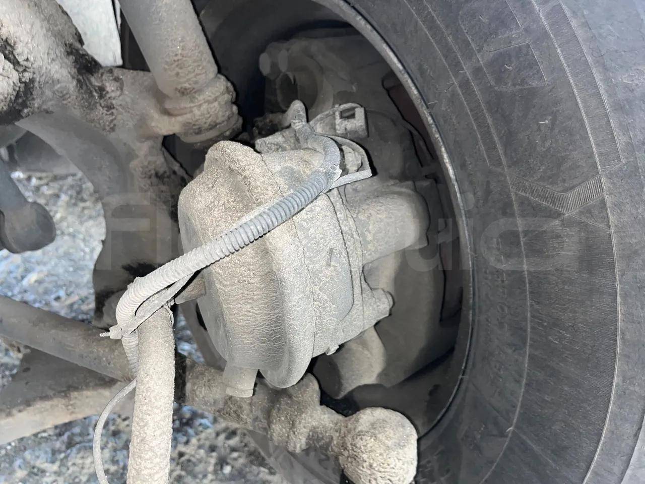 Iveco 397E 397E12.45 - Euro4 - 331kW - 12.850mt - front brake calipers left