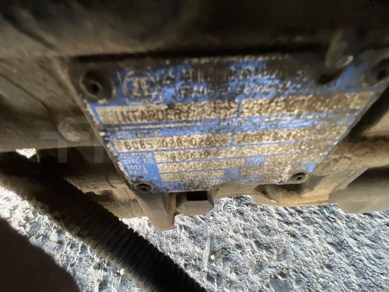 Iveco 397E 397E12.45 - Euro4 - 331kW - 12.850mt - gearbox plate photo