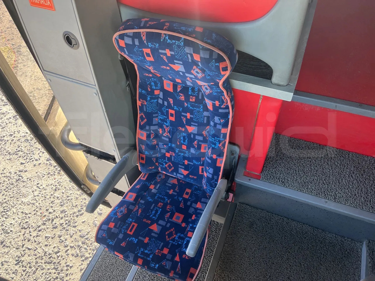 Iveco 397E 397E12.45 - Euro4 - 331kW - 12.850mt - hostess seat photo