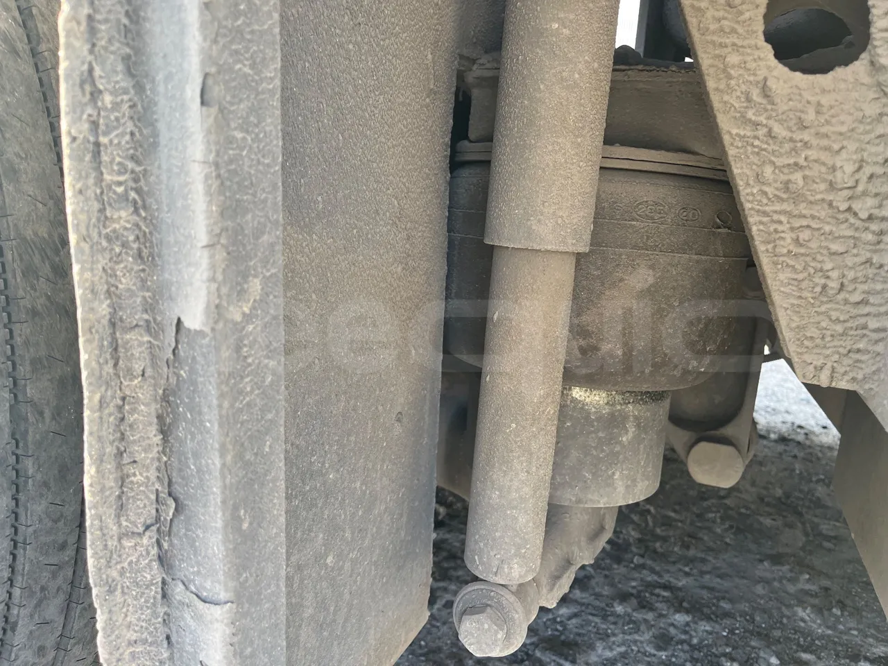 Iveco 397E 397E12.45 - Euro4 - 331kW - 12.850mt - axle 2 shock absorbers 1 left