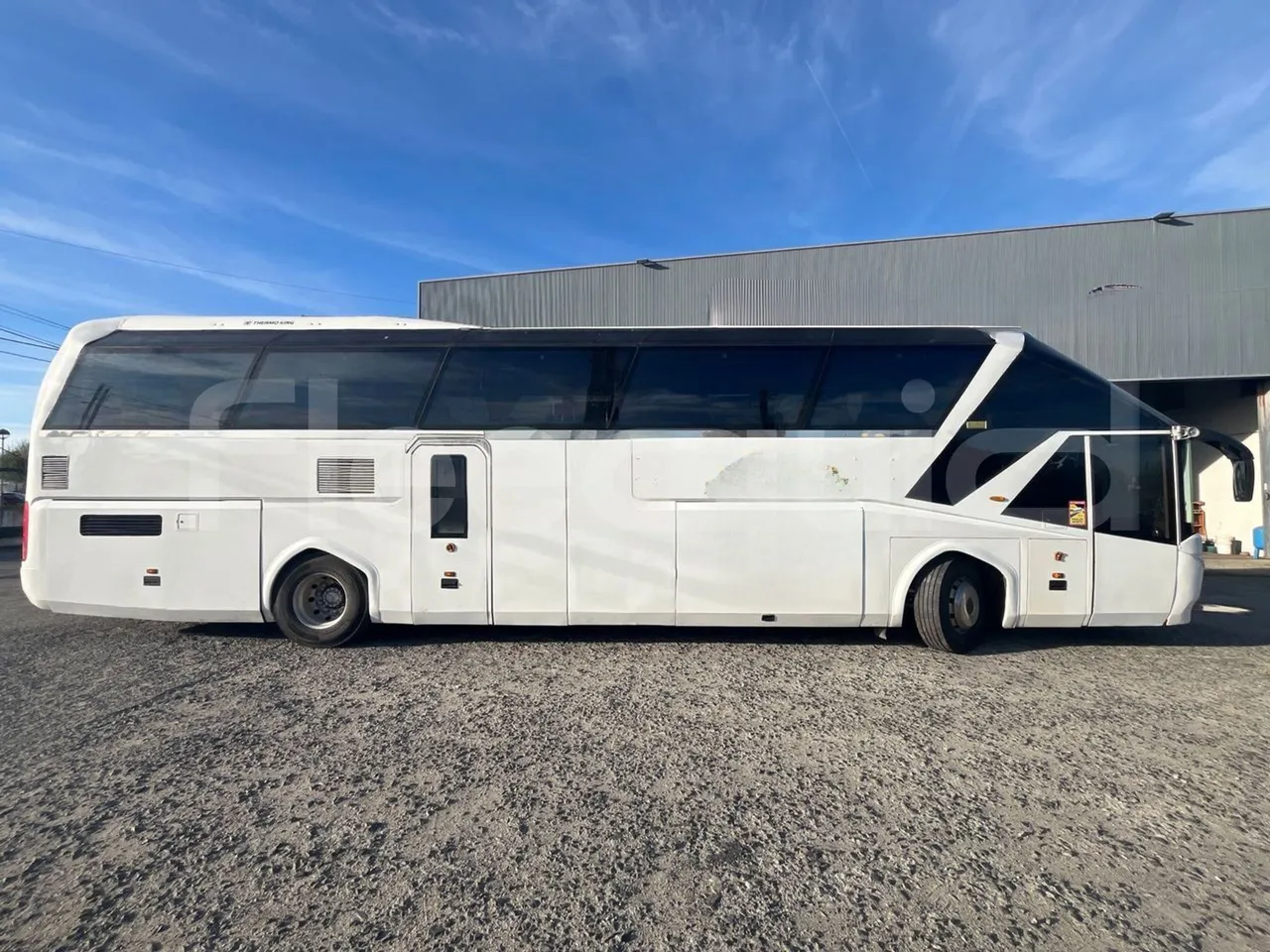 Iveco 397E 397E12.45 - Euro4 - 331kW - 12.850mt - right side doors closed