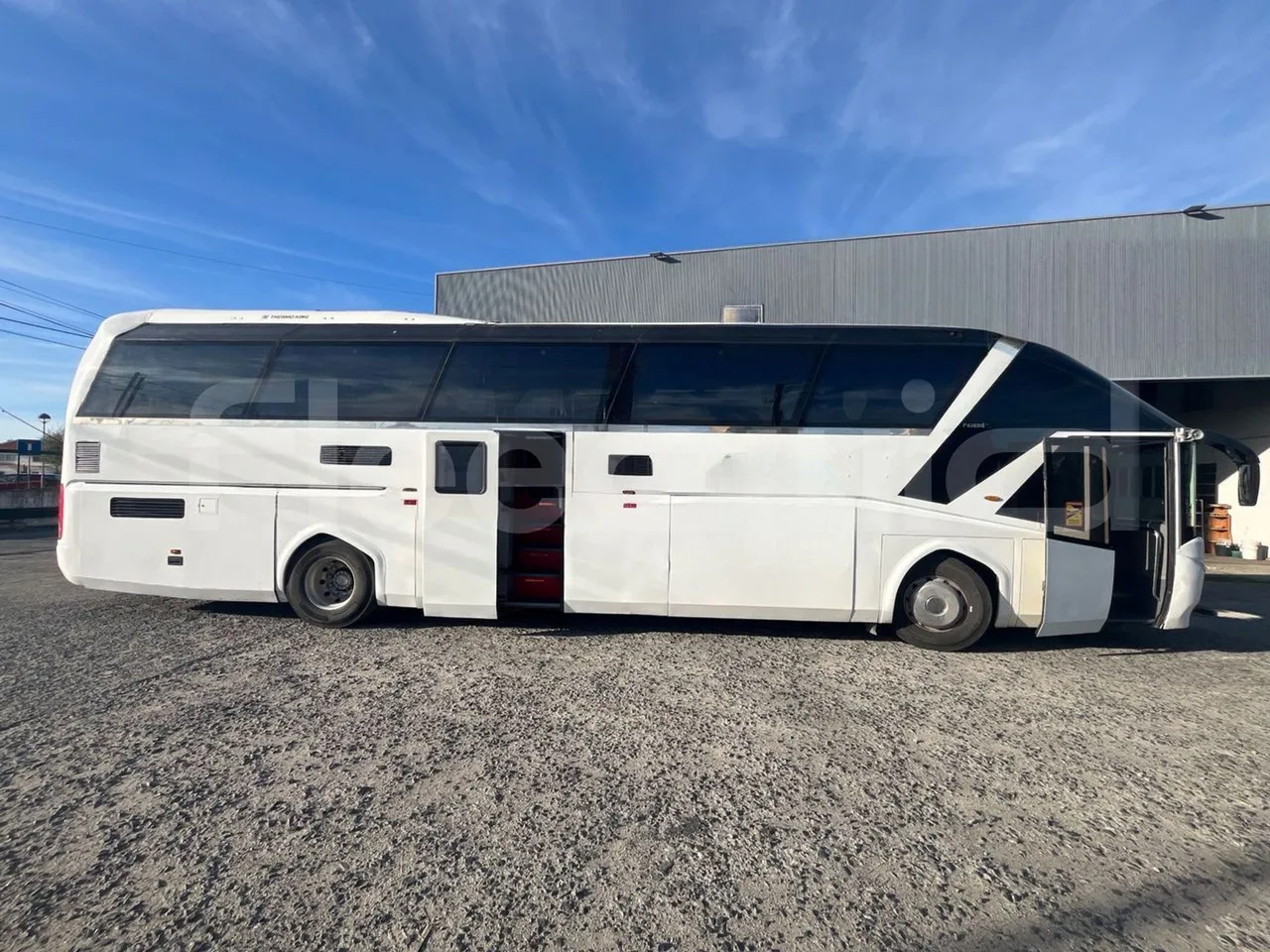 Iveco 397E 397E12.45 - Euro4 - 331kW - 12.850mt - right side doors open