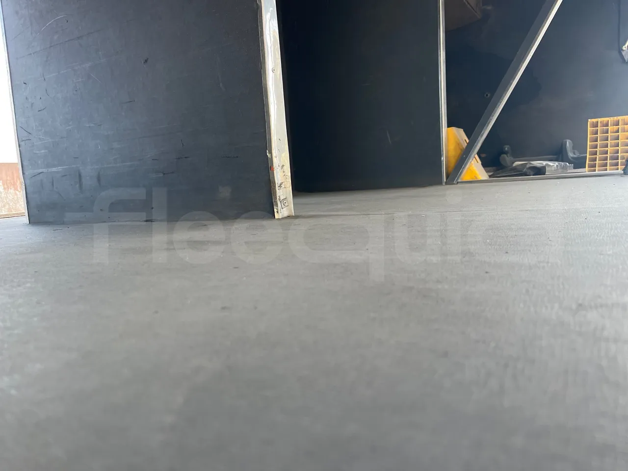 Iveco 397E 397E12.45 - Euro4 - 331kW - 12.850mt - under carpet photo