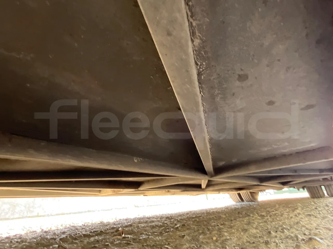 Iveco 397E 397E12.45 - Euro4 - 331kW - 12.850mt - central undercarriage photo