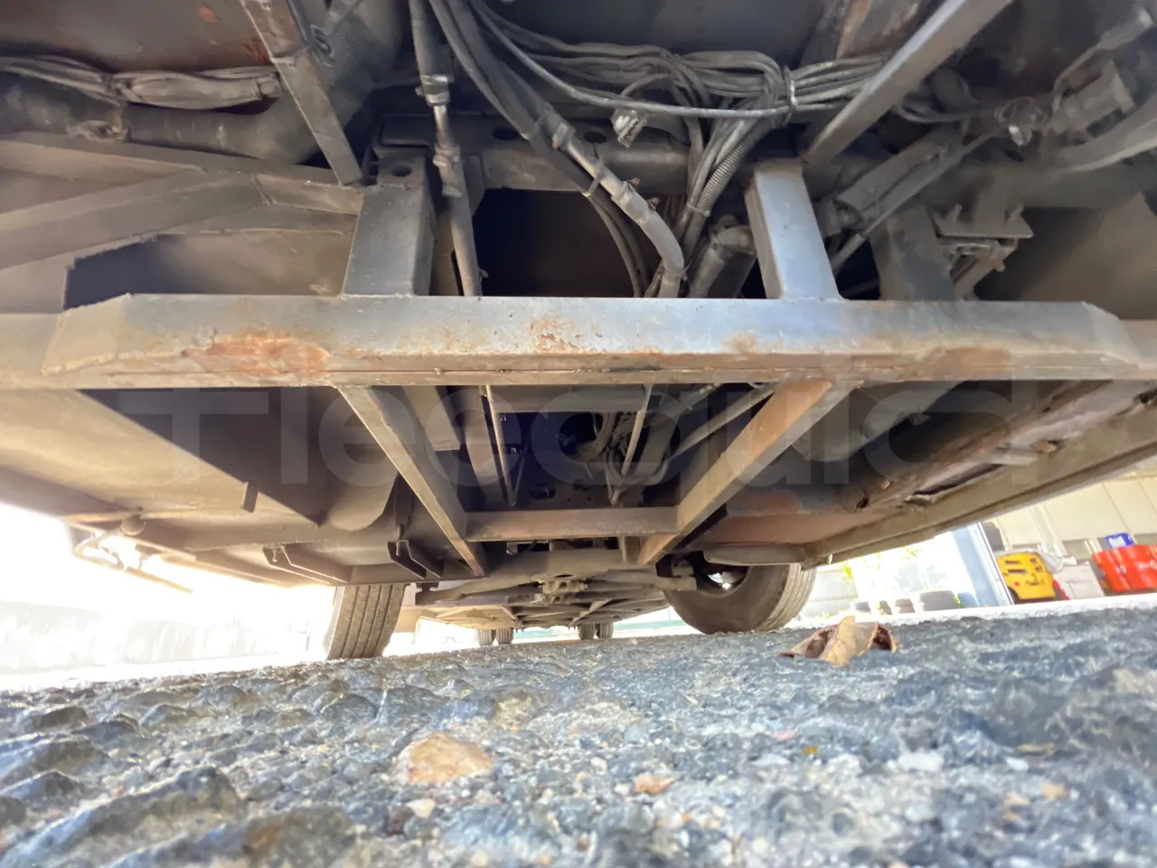 Iveco 397E 397E12.45 - Euro4 - 331kW - 12.850mt - front undercarriage from front
