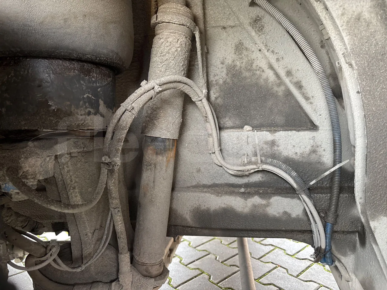 Solaris Urbino 18 -EUR3 - 231kW - 18m - front shock absorbers left