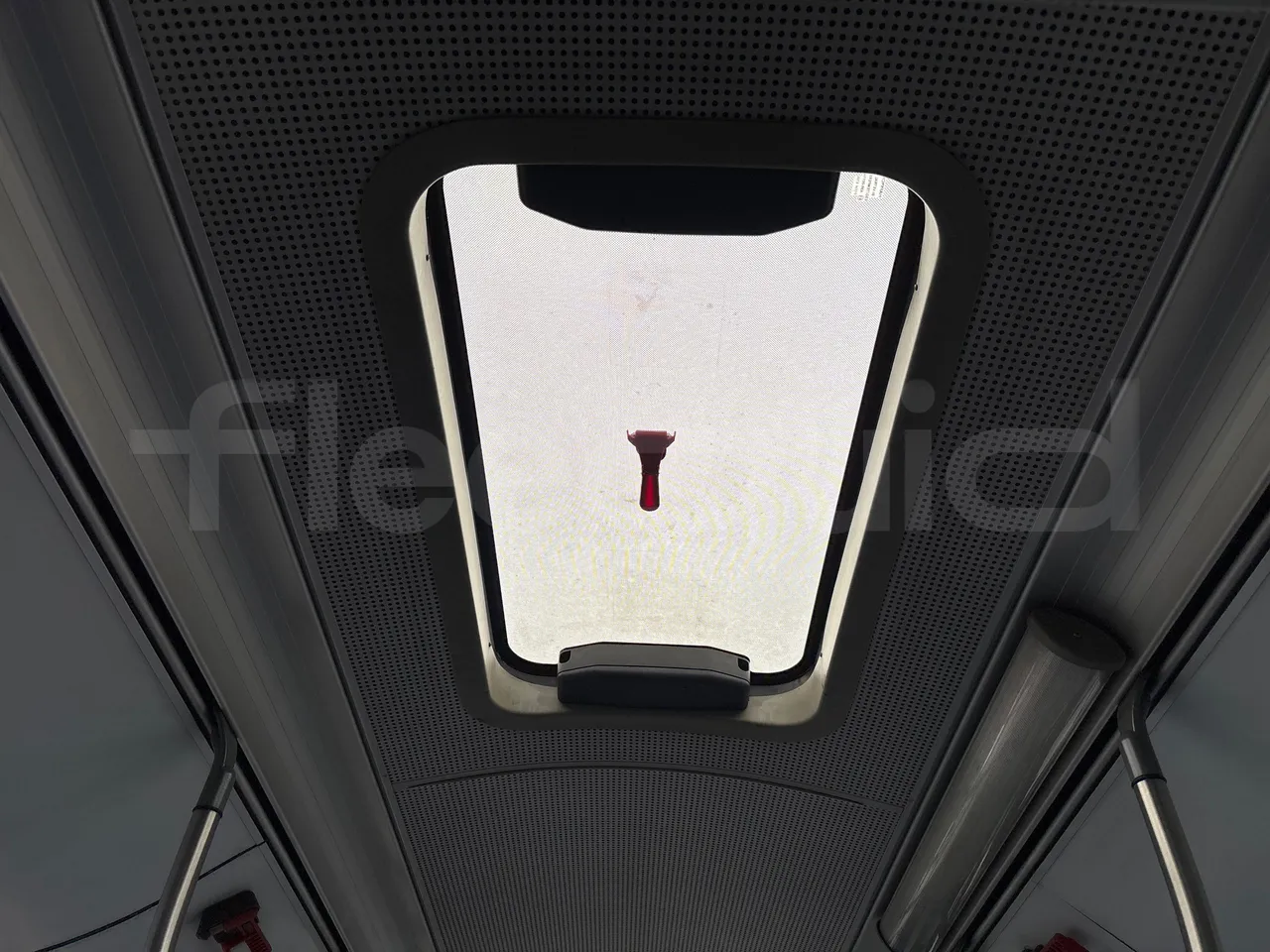 Solaris Urbino 18 -EUR3 - 231kW - 18m - roof hatch 2