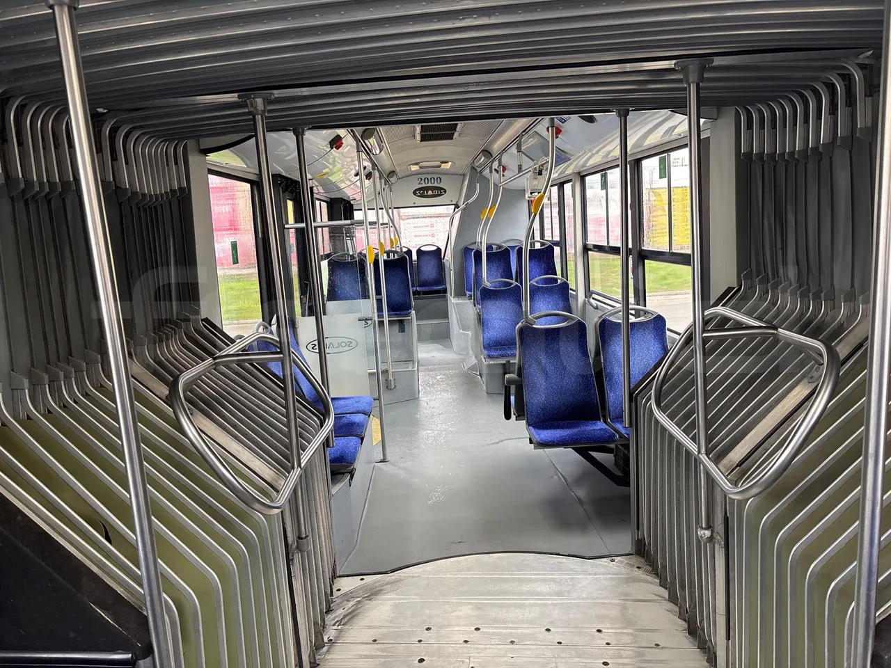 Solaris Urbino 18 -EUR3 - 231kW - 18m - reverse view middle aisle