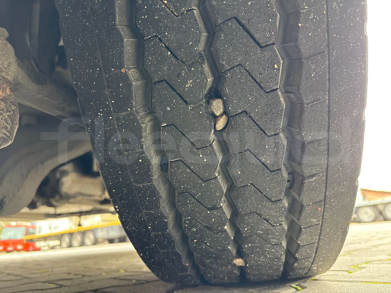 Solaris Urbino 18 -EUR3 - 231kW - 18m - tread condition front tires right