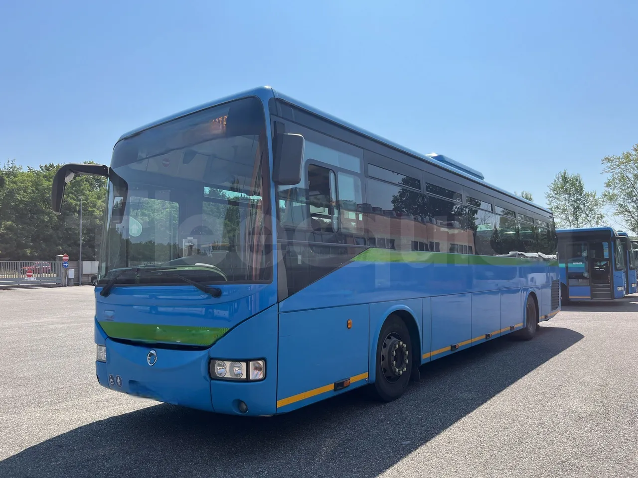 Iveco Crossway - 3/4 Front Left Side