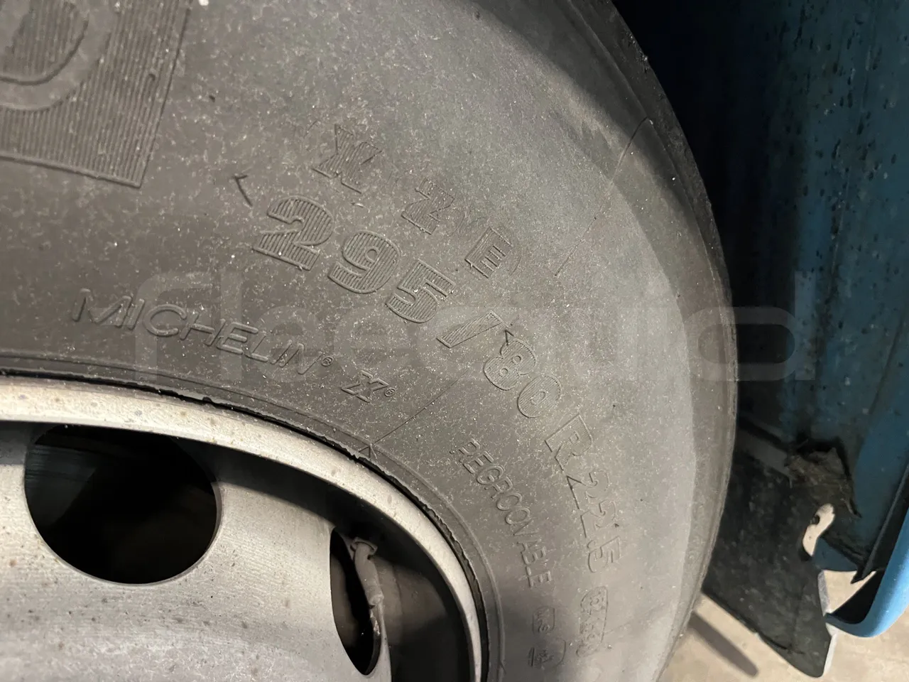 Iveco Crossway - First Axle Left Side: Complete Tyre