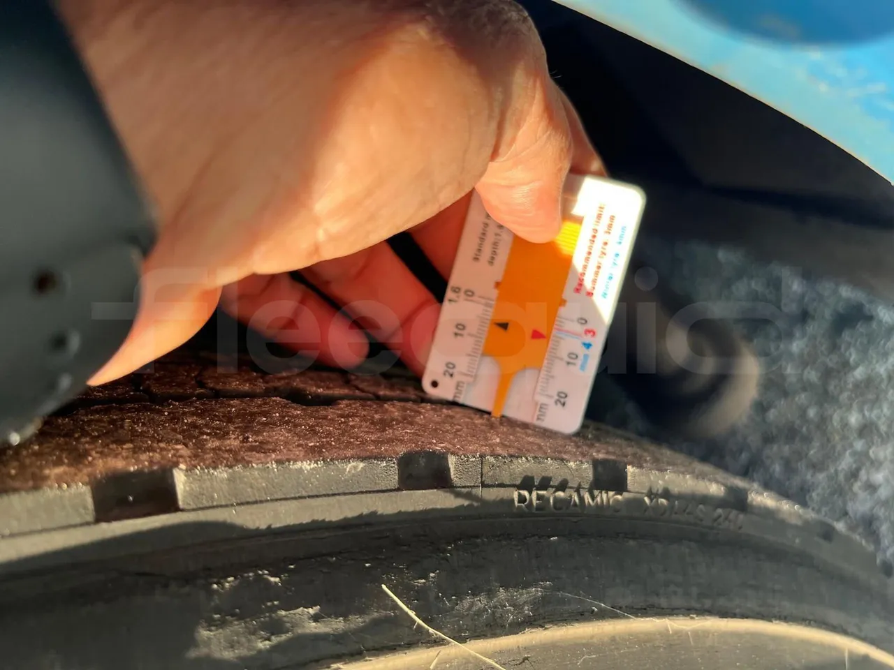 Iveco Crossway - Second Axle Left Side: Tyre Thickness