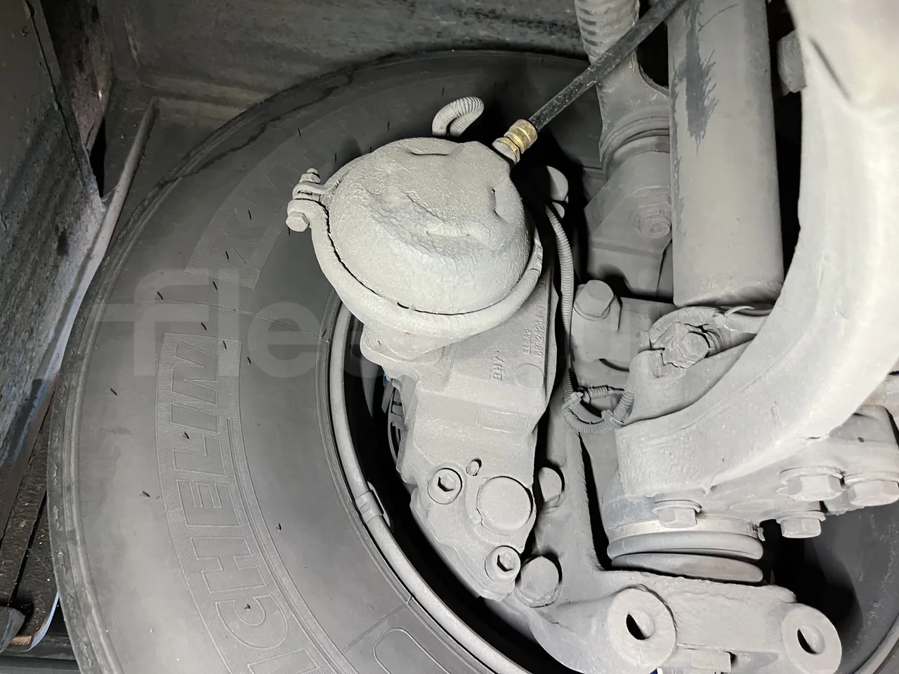 Iveco Crossway - Second Axle Left Side: Complete Wheel