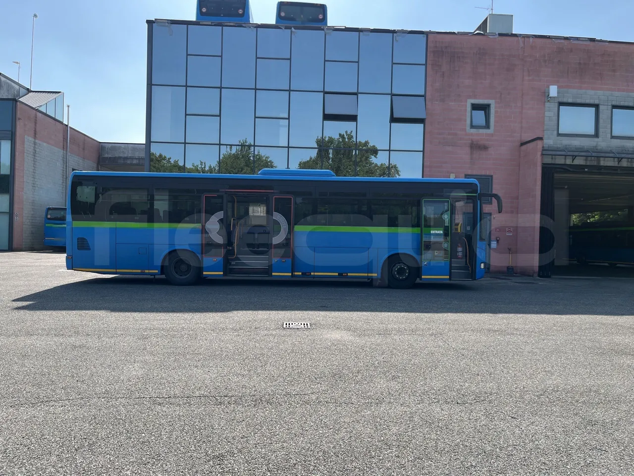 Iveco Crossway - Right Side Doors Open