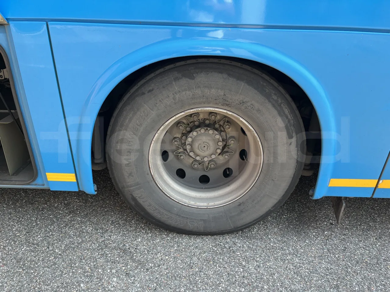 Iveco Crossway - First Axle Left Side: Tyre Tread