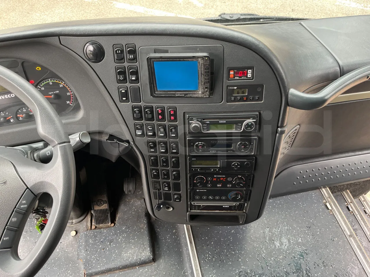 Irisbus 397E.12 397E.12 - Euro5 - 331kW -  12.410mt - radio accessories photo